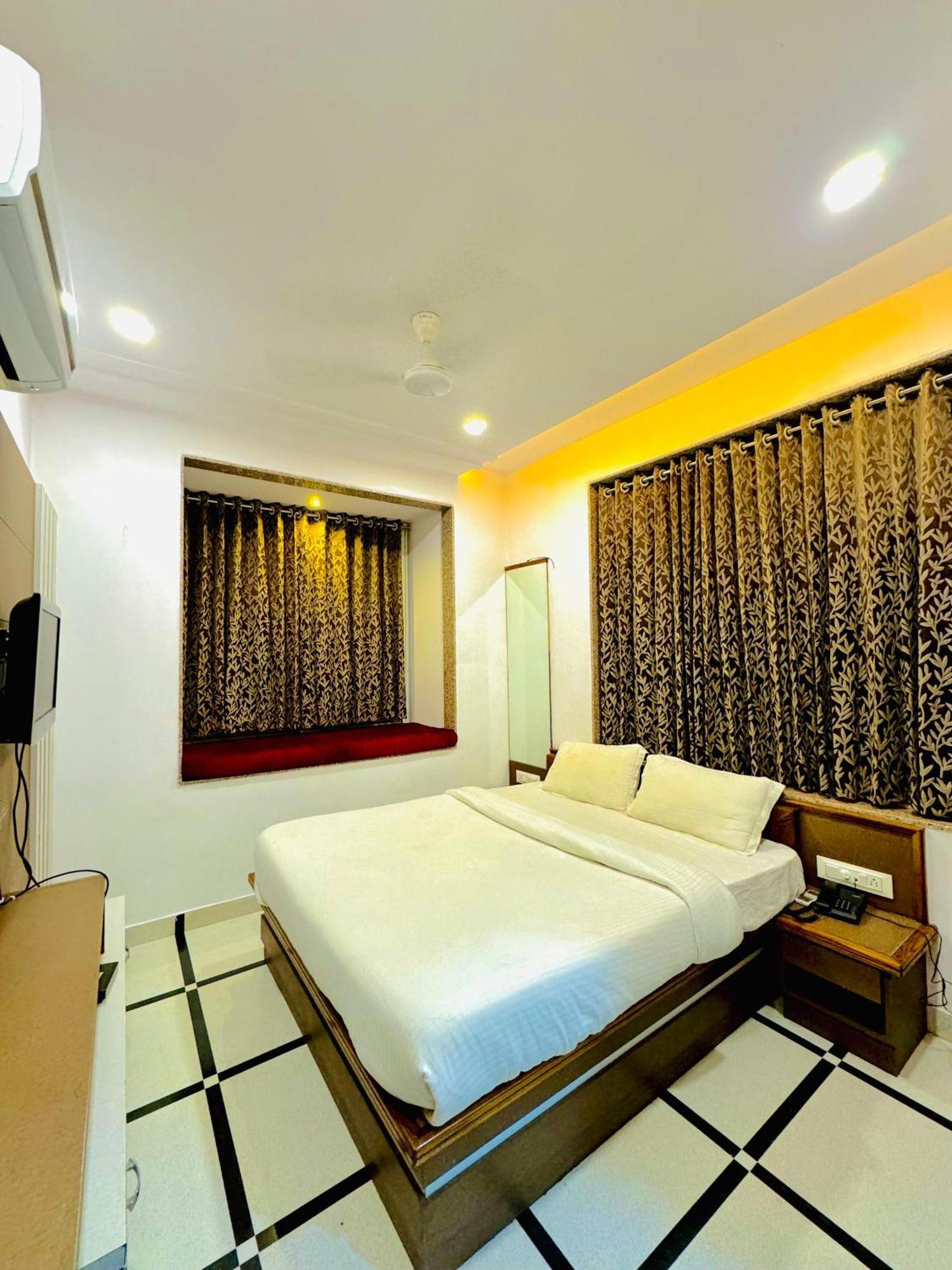 Hotel Lux Udaipur